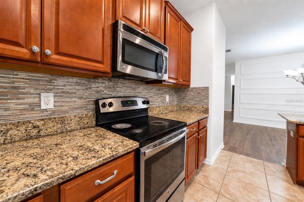 For Sale: $309,000 (3 beds, 2 baths, 1672 Square Feet)