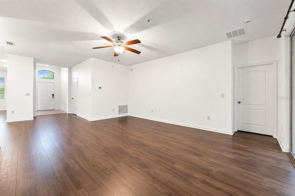 For Sale: $309,000 (3 beds, 2 baths, 1672 Square Feet)
