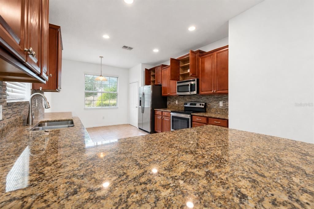 For Sale: $309,000 (3 beds, 2 baths, 1672 Square Feet)