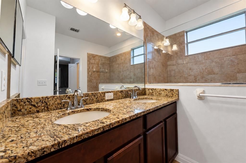 For Sale: $309,000 (3 beds, 2 baths, 1672 Square Feet)