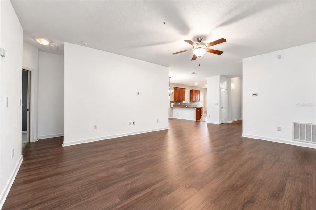 For Sale: $309,000 (3 beds, 2 baths, 1672 Square Feet)