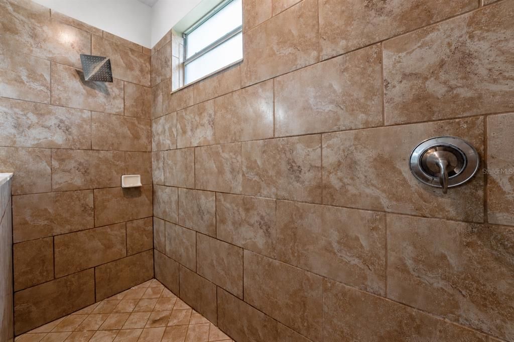 For Sale: $309,000 (3 beds, 2 baths, 1672 Square Feet)