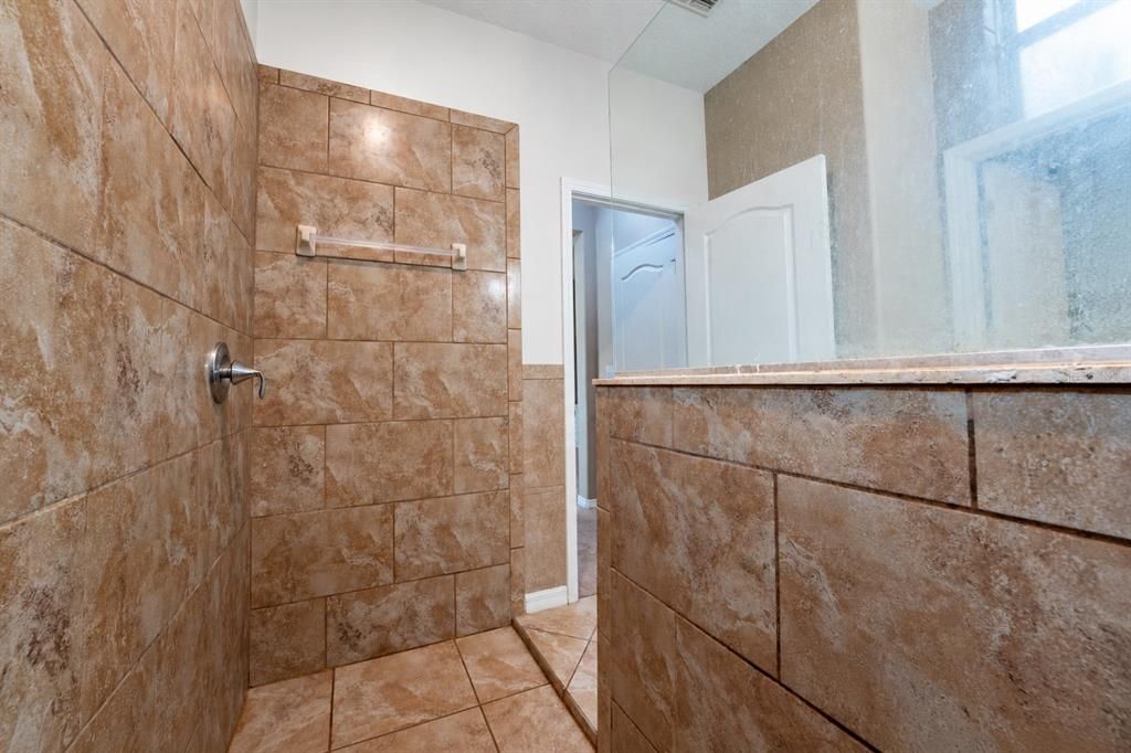 For Sale: $309,000 (3 beds, 2 baths, 1672 Square Feet)