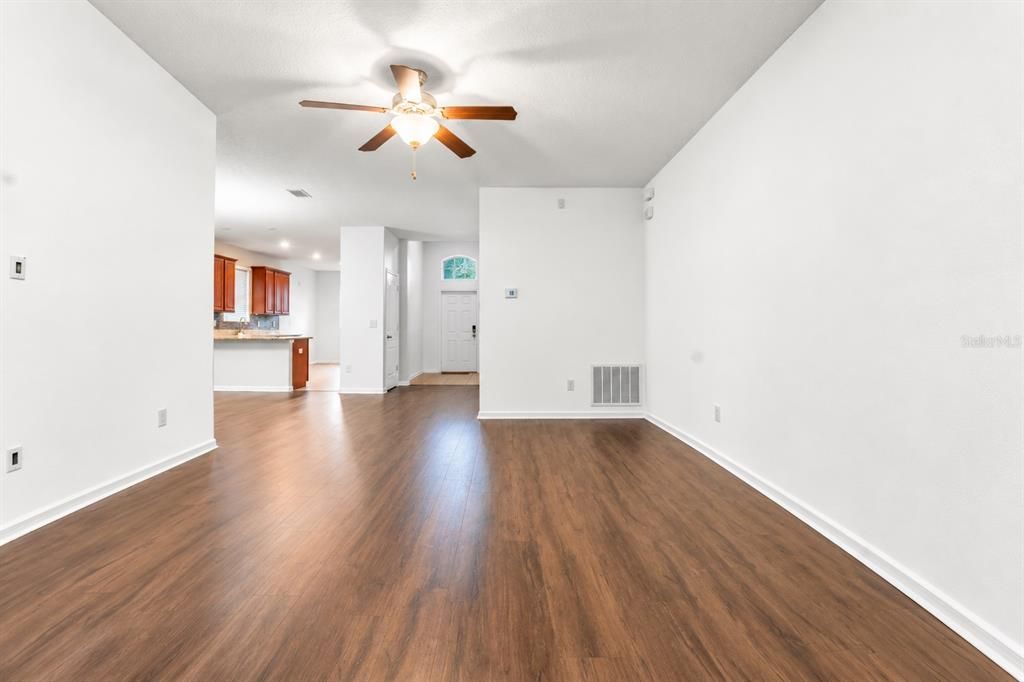 For Sale: $309,000 (3 beds, 2 baths, 1672 Square Feet)