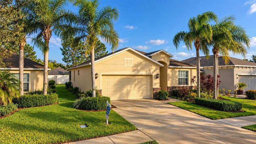 For Sale: $309,000 (3 beds, 2 baths, 1672 Square Feet)