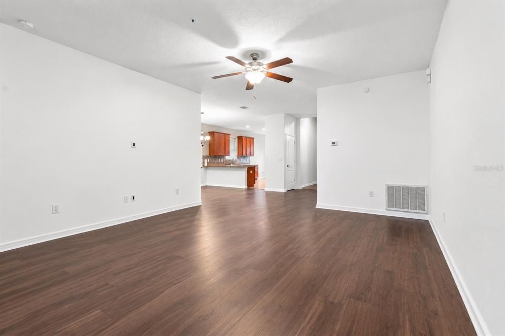 For Sale: $309,000 (3 beds, 2 baths, 1672 Square Feet)