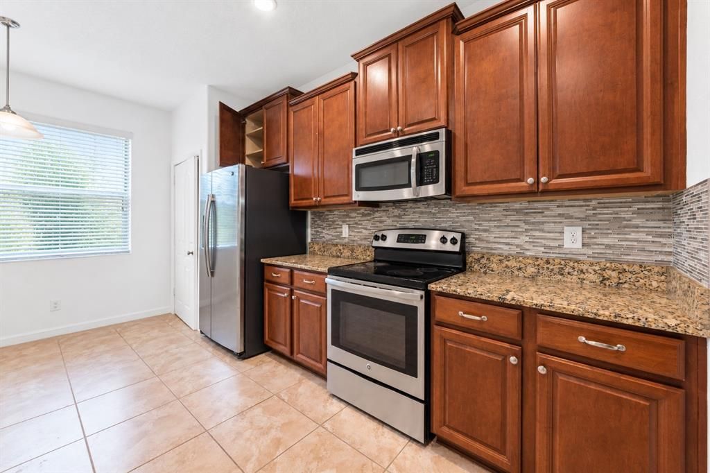 For Sale: $309,000 (3 beds, 2 baths, 1672 Square Feet)