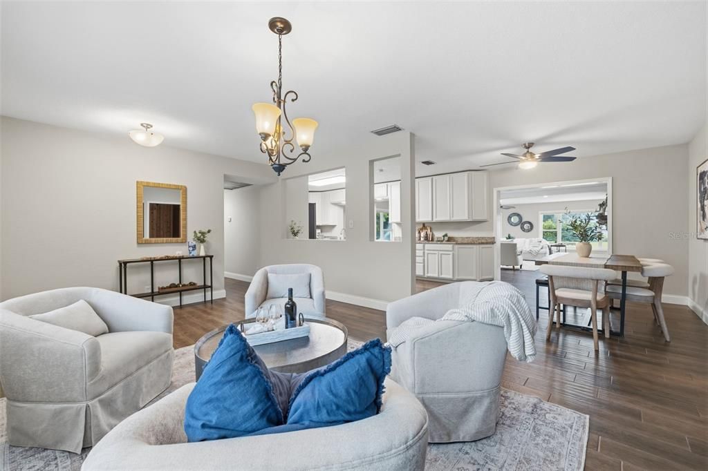 En Venta: $695,000 (6 camas, 4 baños, 3162 Pies cuadrados)