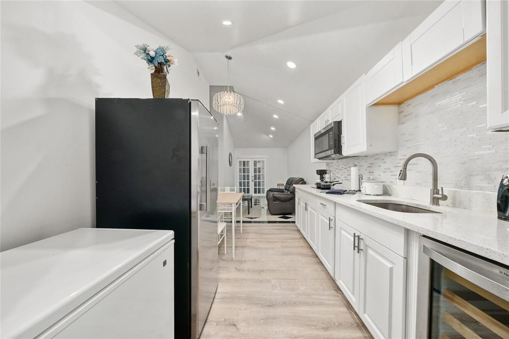 For Rent: $1,790 (2 beds, 1 baths, 1400 Square Feet)