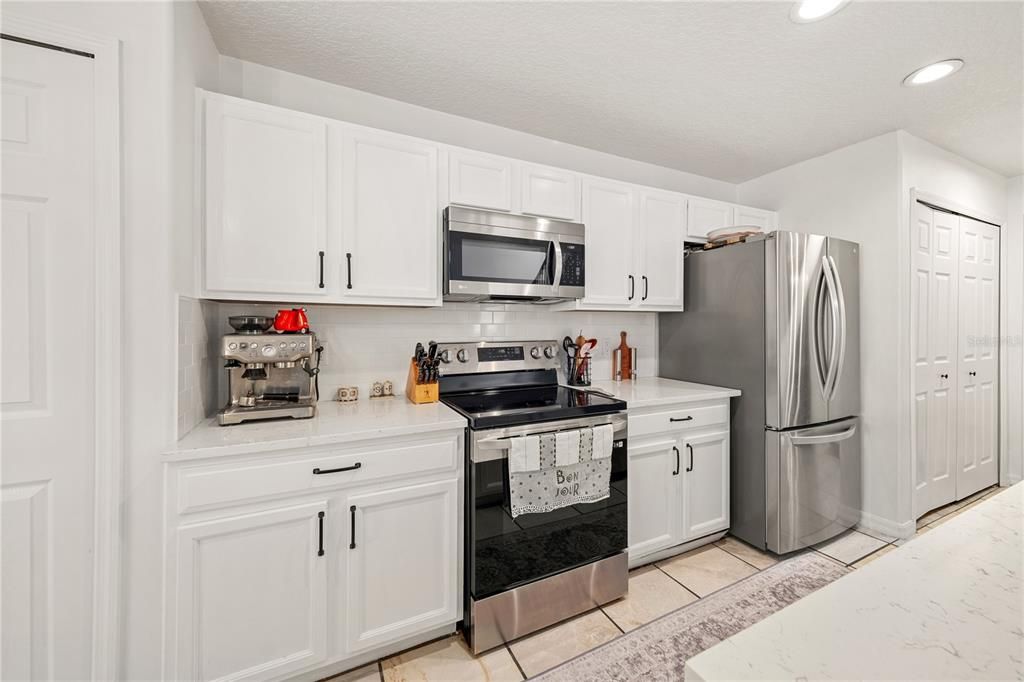 For Sale: $415,000 (3 beds, 2 baths, 1369 Square Feet)