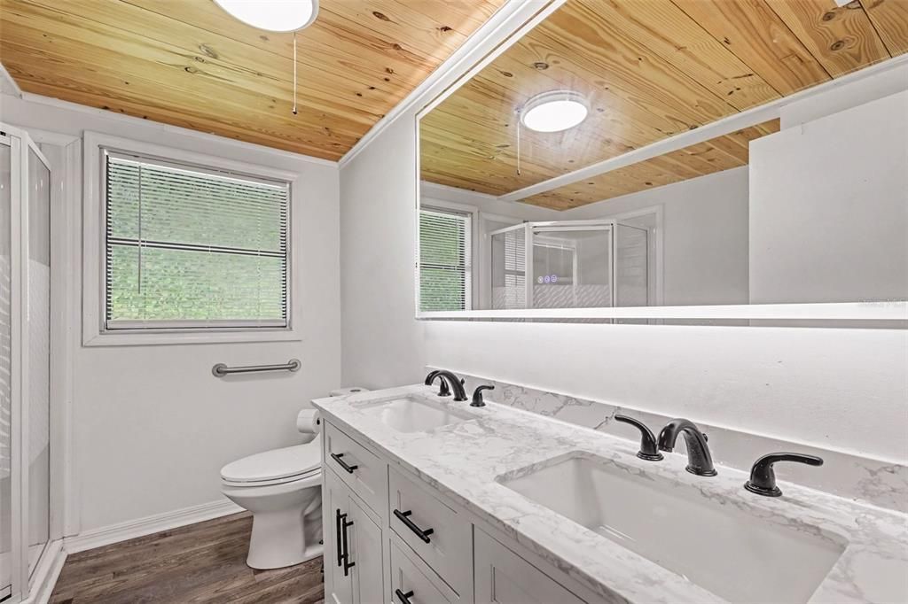 For Sale: $265,000 (2 beds, 1 baths, 1372 Square Feet)