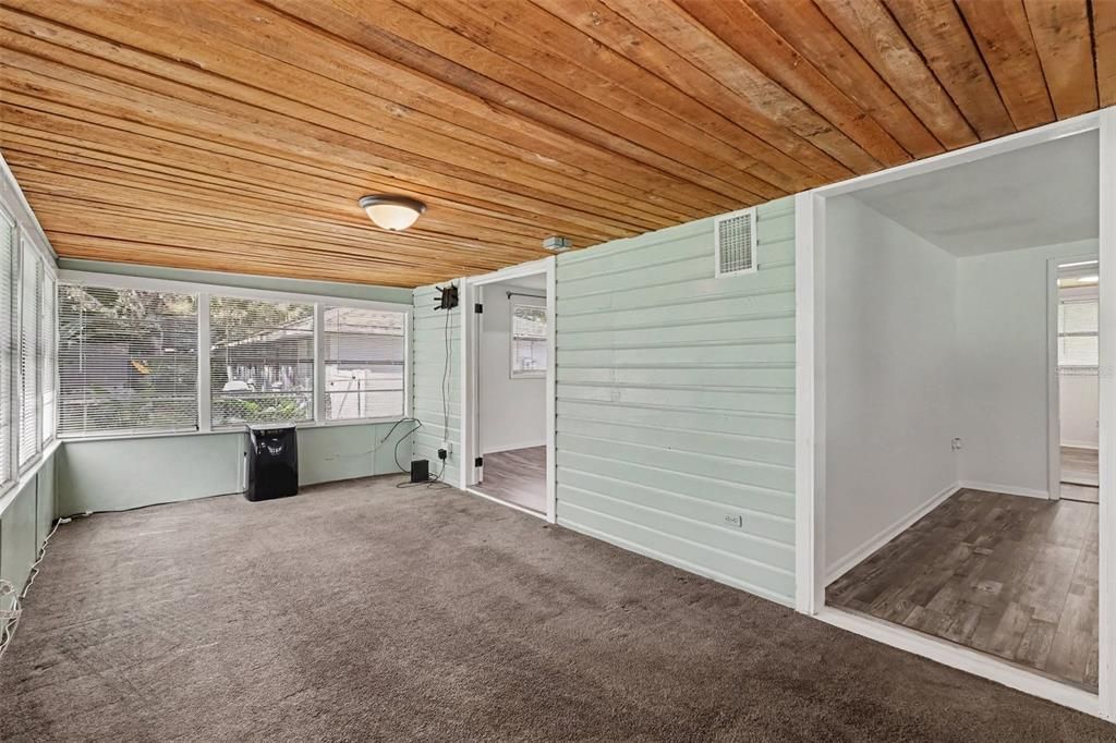 For Sale: $265,000 (2 beds, 1 baths, 1372 Square Feet)