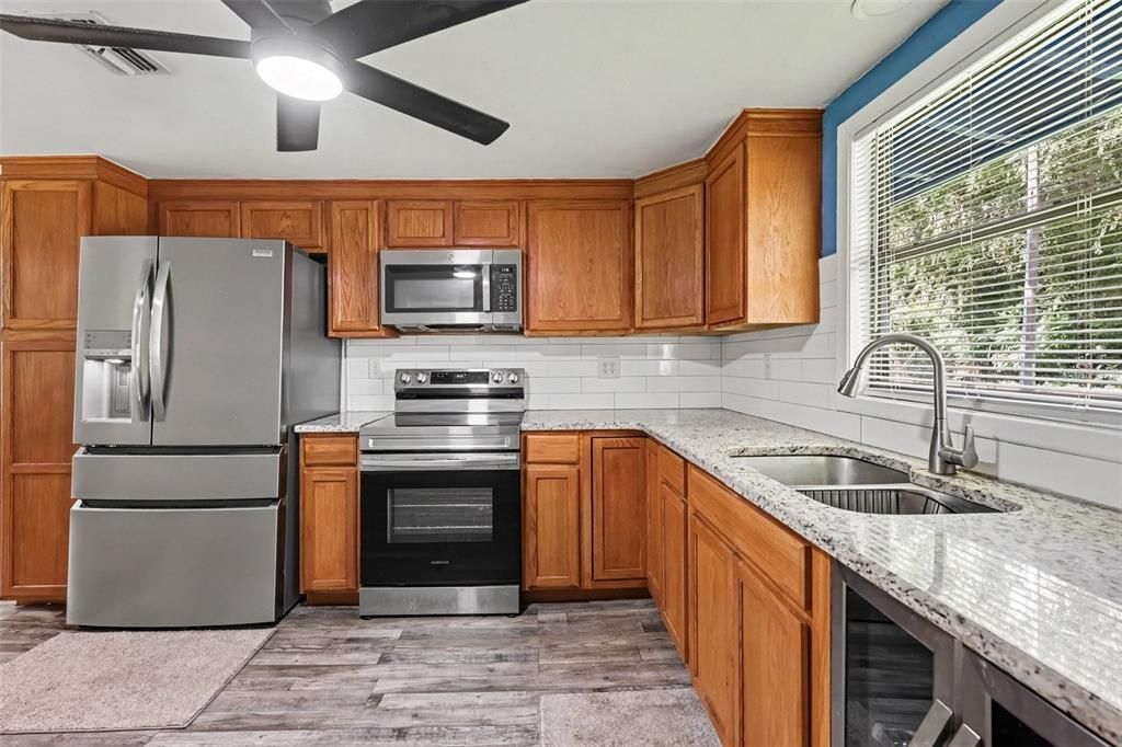 For Sale: $265,000 (2 beds, 1 baths, 1372 Square Feet)