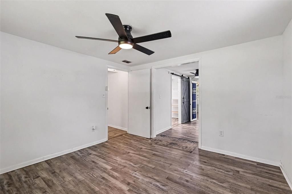 For Sale: $265,000 (2 beds, 1 baths, 1372 Square Feet)