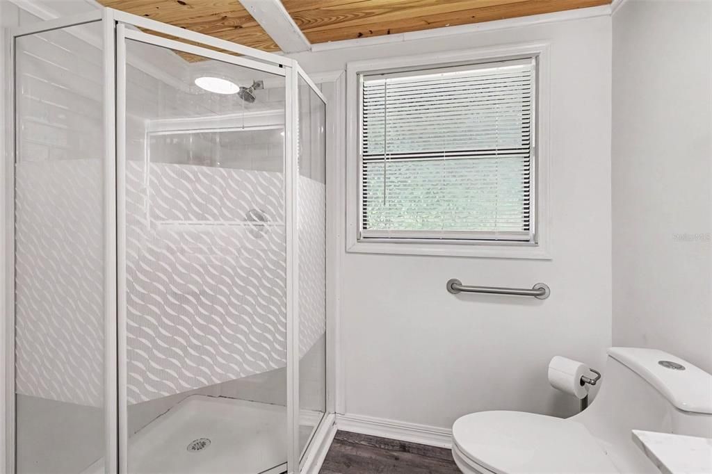 For Sale: $265,000 (2 beds, 1 baths, 1372 Square Feet)