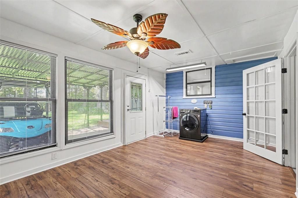 For Sale: $265,000 (2 beds, 1 baths, 1372 Square Feet)