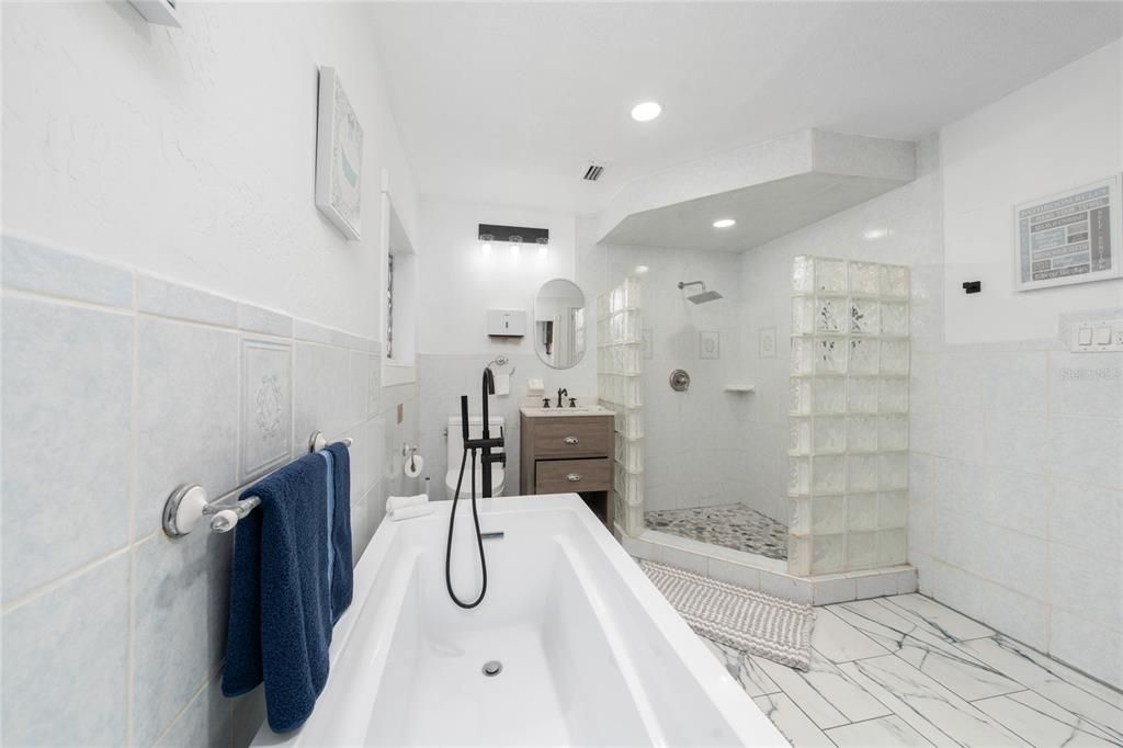 For Rent: $1,950 (2 beds, 2 baths, 1500 Square Feet)