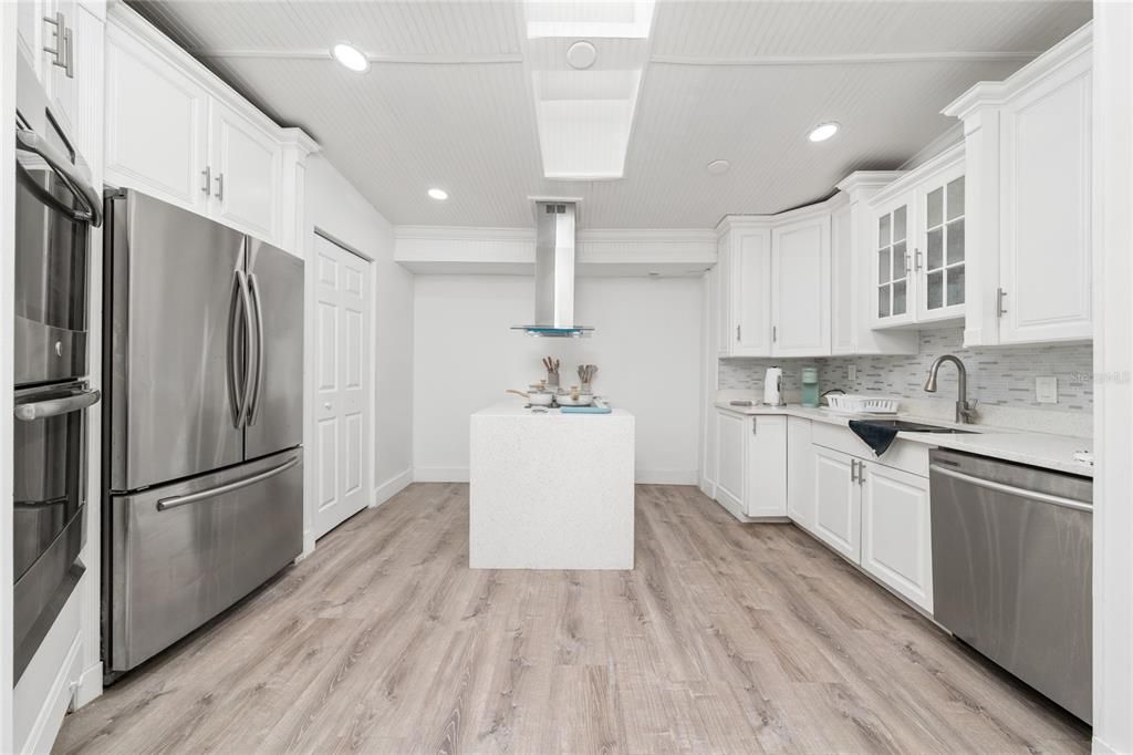 For Rent: $1,950 (2 beds, 2 baths, 1500 Square Feet)