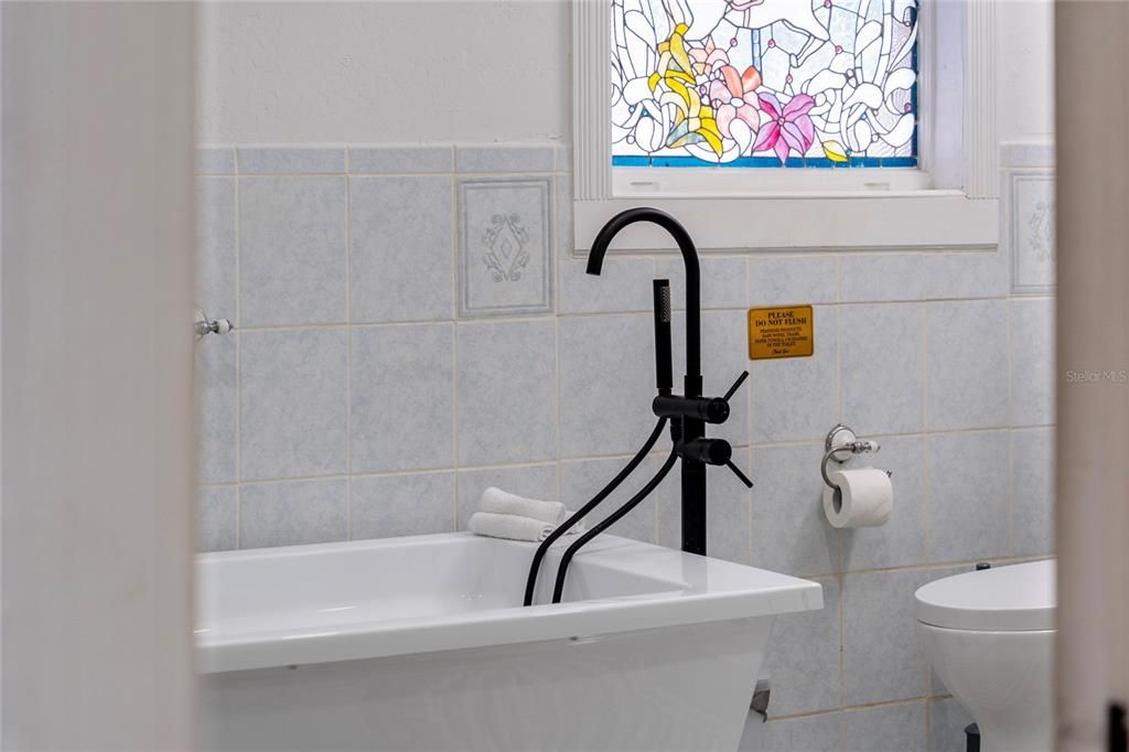 For Rent: $1,950 (2 beds, 2 baths, 1500 Square Feet)