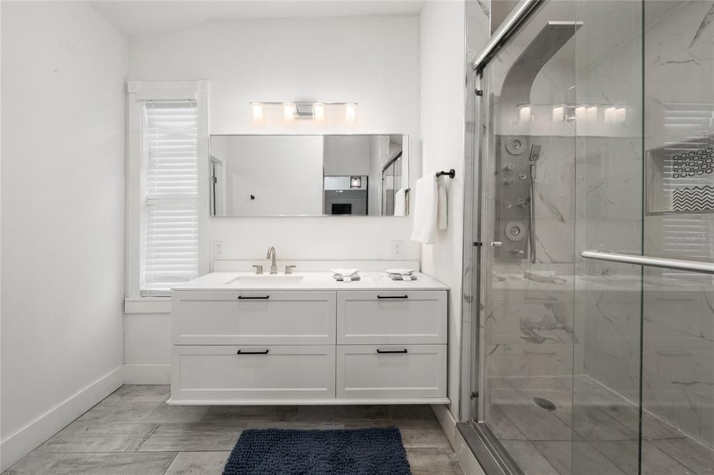 For Rent: $1,500 (1 beds, 1 baths, 1000 Square Feet)