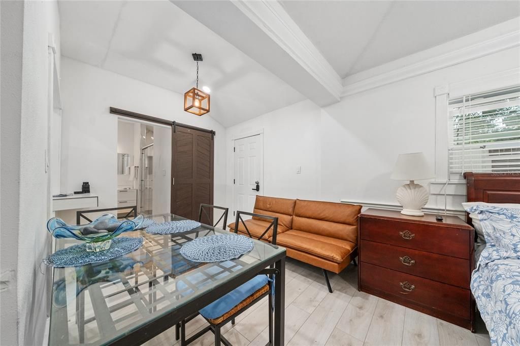 For Rent: $1,500 (1 beds, 1 baths, 1000 Square Feet)