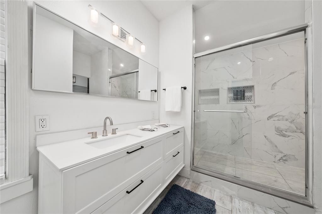 For Rent: $1,500 (1 beds, 1 baths, 1000 Square Feet)