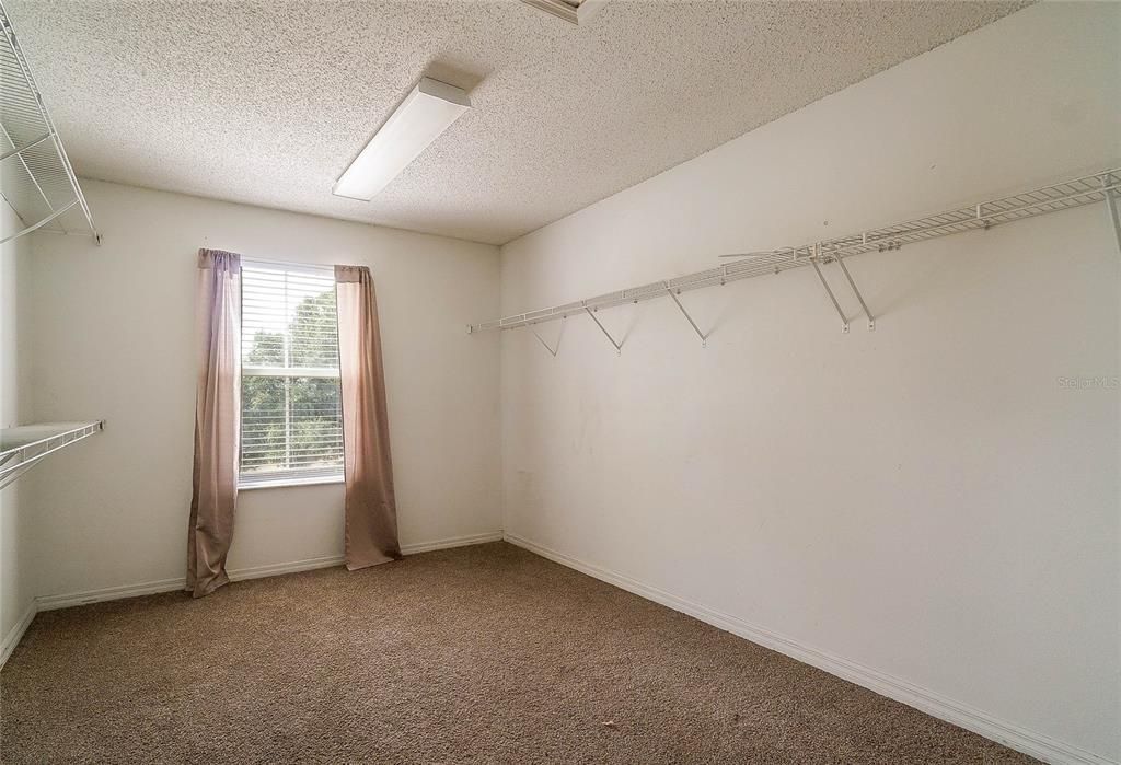For Sale: $325,000 (4 beds, 2 baths, 2208 Square Feet)