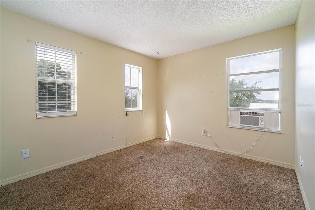 For Sale: $325,000 (4 beds, 2 baths, 2208 Square Feet)