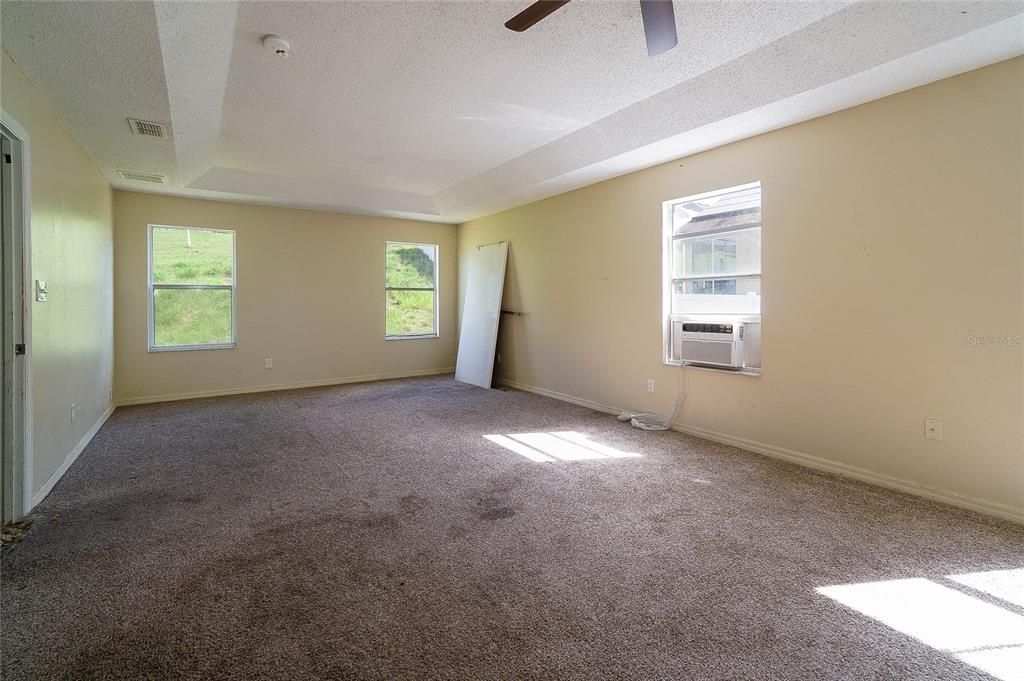 For Sale: $325,000 (4 beds, 2 baths, 2208 Square Feet)
