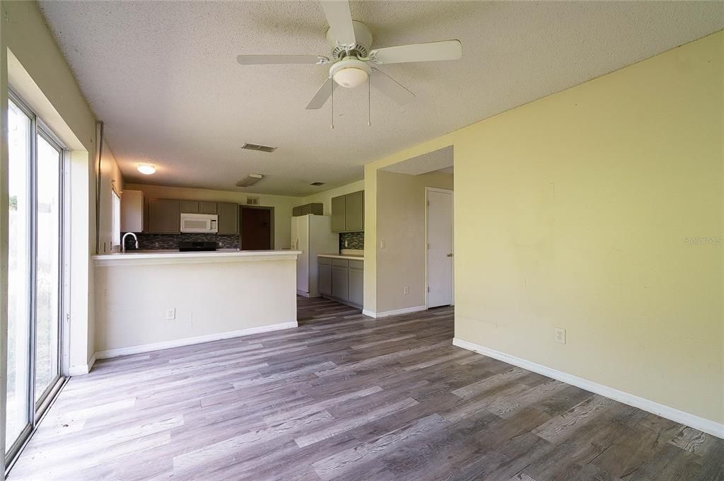 For Sale: $325,000 (4 beds, 2 baths, 2208 Square Feet)