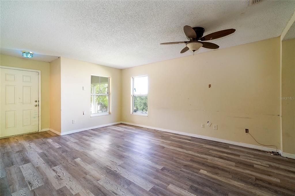 For Sale: $325,000 (4 beds, 2 baths, 2208 Square Feet)