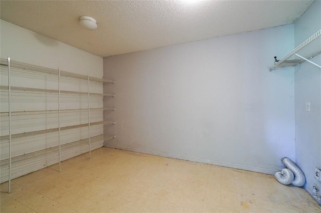 For Sale: $325,000 (4 beds, 2 baths, 2208 Square Feet)