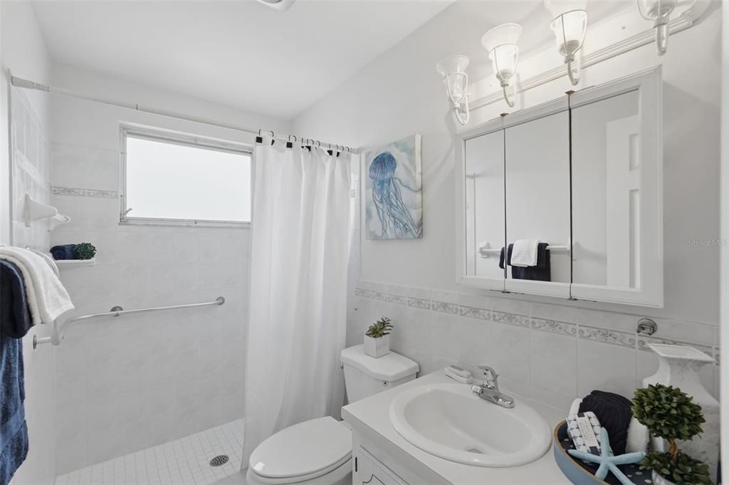 For Sale: $215,000 (2 beds, 2 baths, 1170 Square Feet)