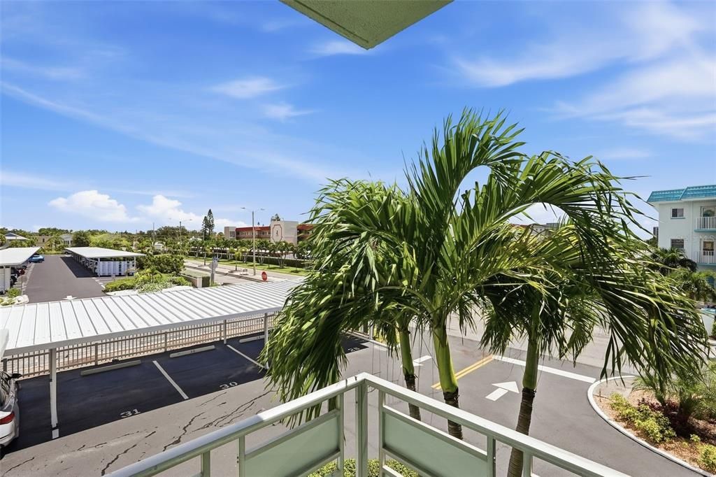 For Sale: $215,000 (2 beds, 2 baths, 1170 Square Feet)
