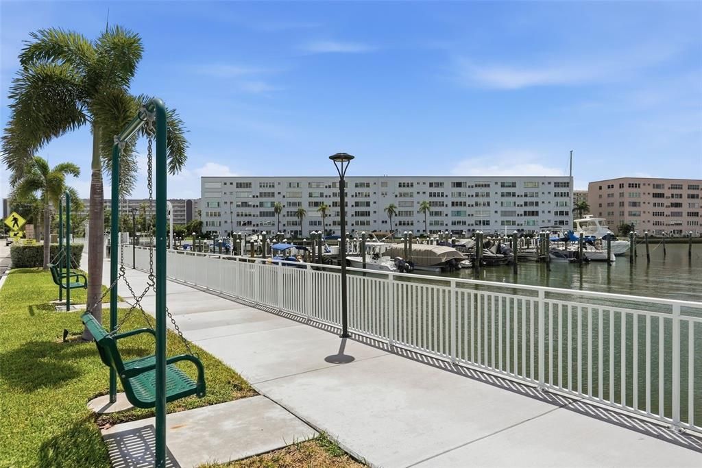 For Sale: $215,000 (2 beds, 2 baths, 1170 Square Feet)