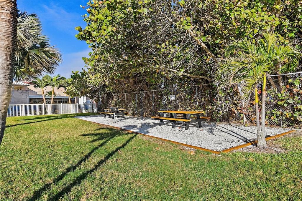 For Sale: $215,000 (2 beds, 2 baths, 1170 Square Feet)