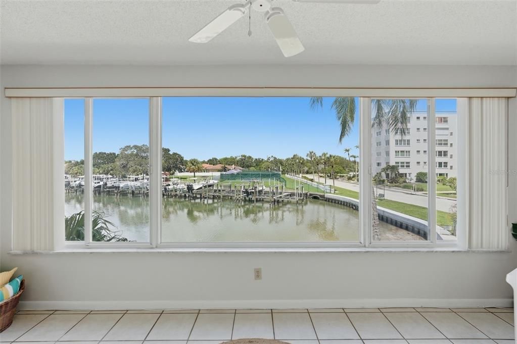 For Sale: $215,000 (2 beds, 2 baths, 1170 Square Feet)