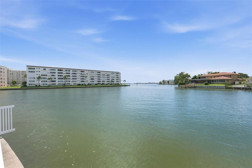For Sale: $215,000 (2 beds, 2 baths, 1170 Square Feet)