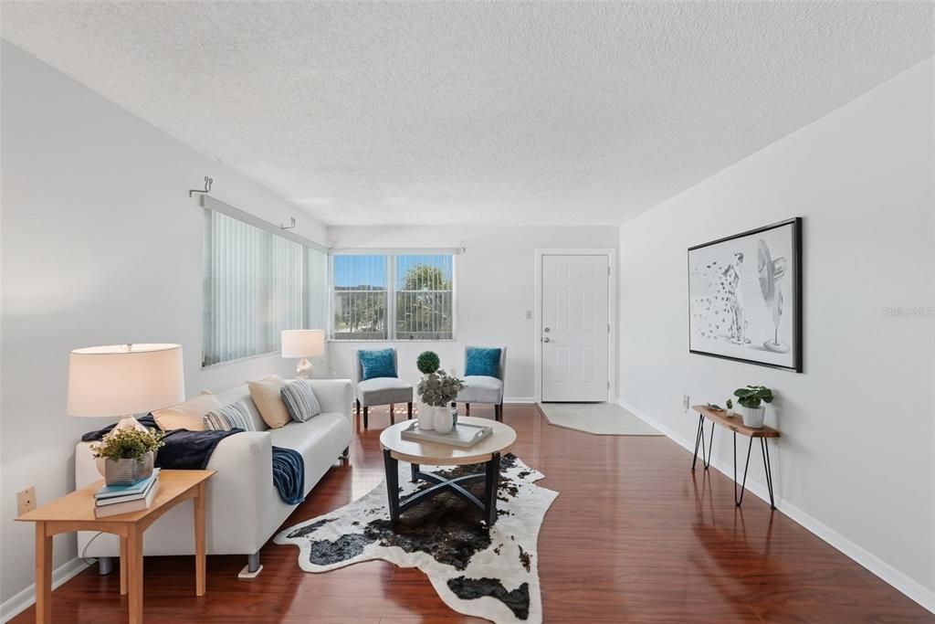 For Sale: $215,000 (2 beds, 2 baths, 1170 Square Feet)