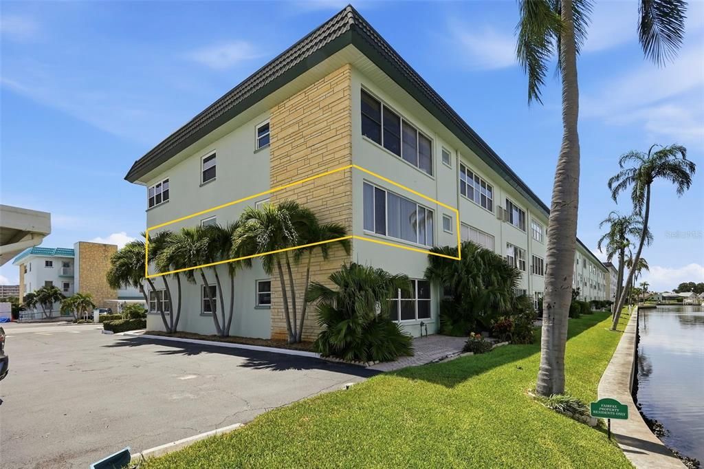 For Sale: $215,000 (2 beds, 2 baths, 1170 Square Feet)
