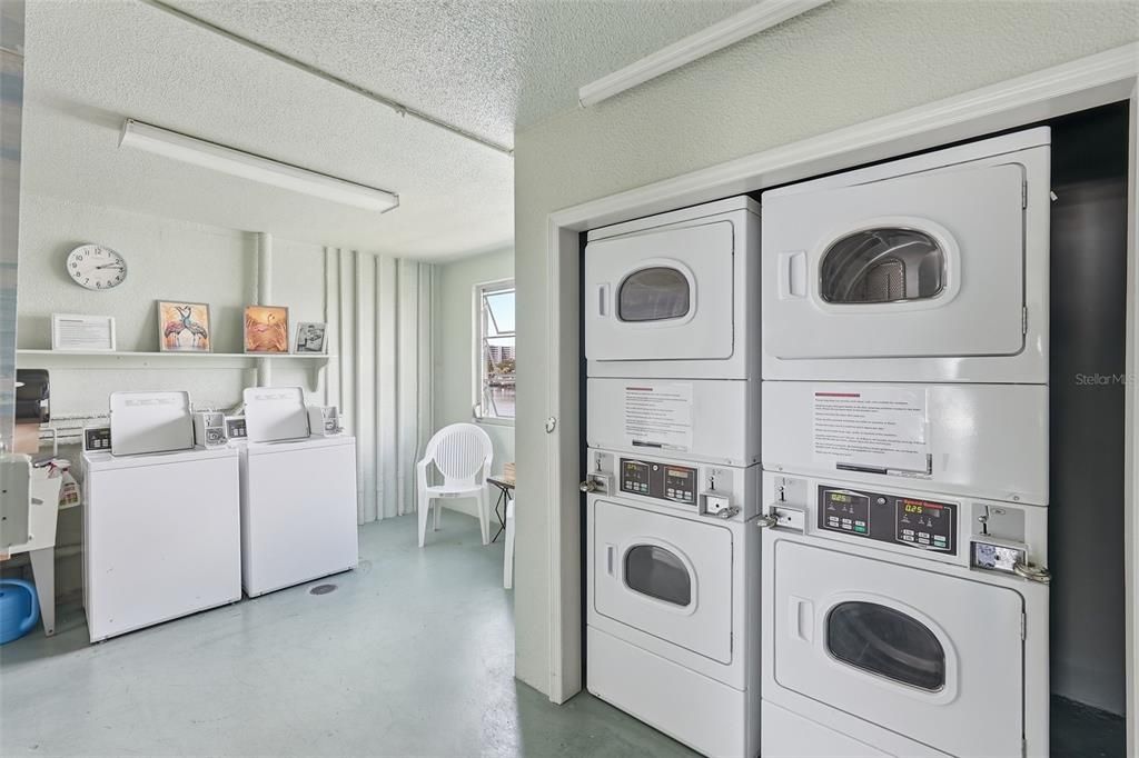 For Sale: $215,000 (2 beds, 2 baths, 1170 Square Feet)