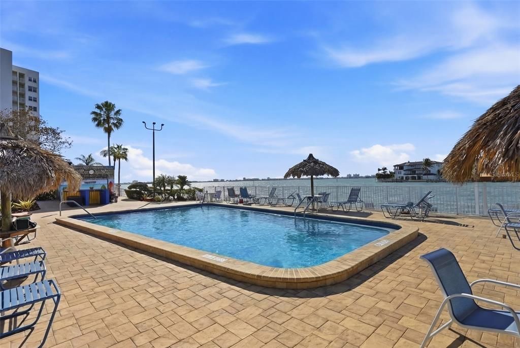 For Sale: $215,000 (2 beds, 2 baths, 1170 Square Feet)