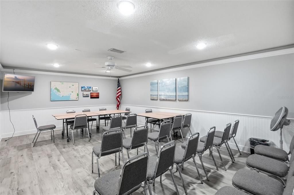 For Sale: $215,000 (2 beds, 2 baths, 1170 Square Feet)