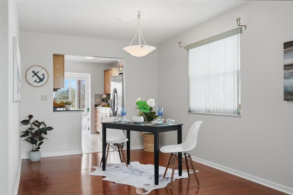 For Sale: $215,000 (2 beds, 2 baths, 1170 Square Feet)