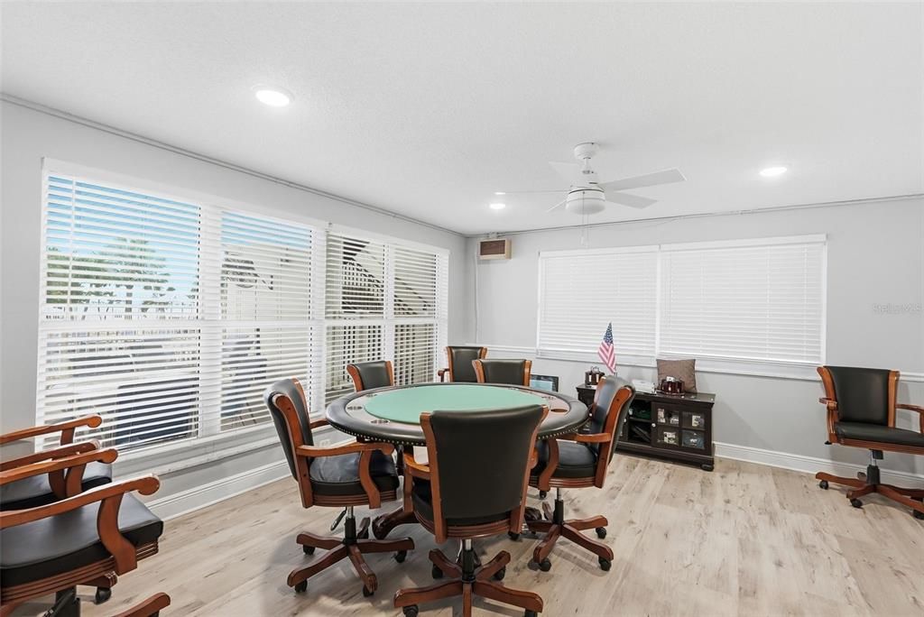 For Sale: $215,000 (2 beds, 2 baths, 1170 Square Feet)
