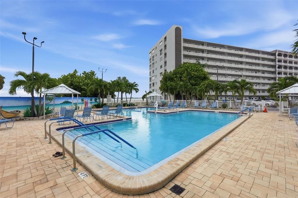 For Sale: $215,000 (2 beds, 2 baths, 1170 Square Feet)