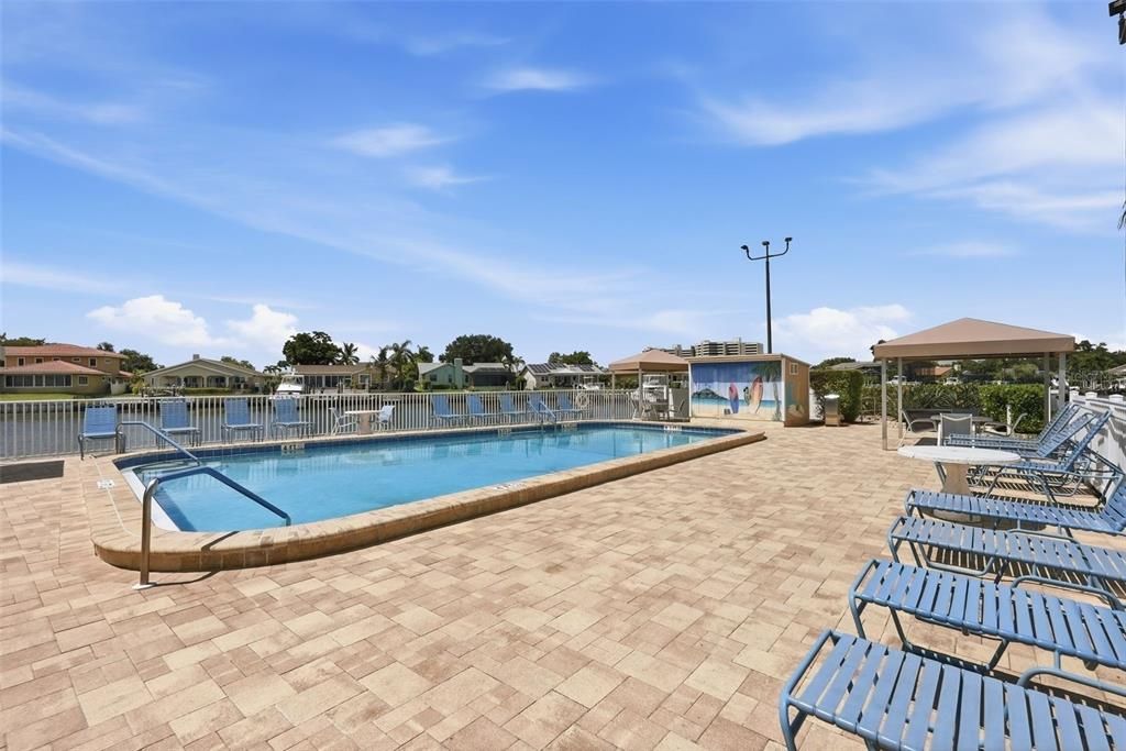 For Sale: $215,000 (2 beds, 2 baths, 1170 Square Feet)