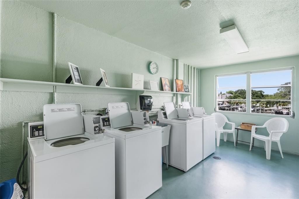 For Sale: $215,000 (2 beds, 2 baths, 1170 Square Feet)