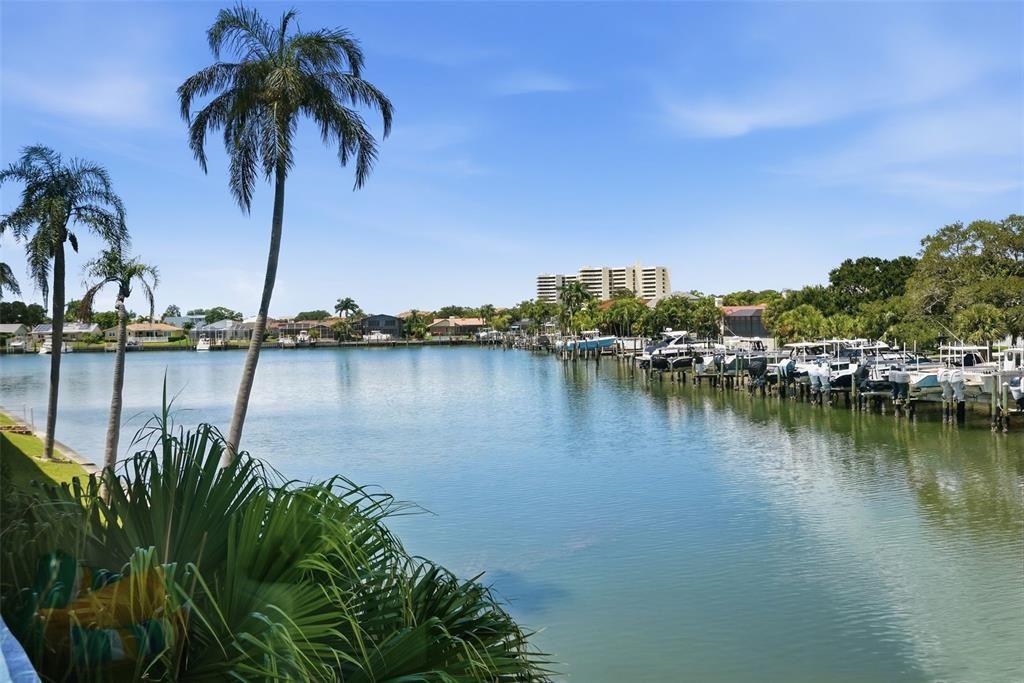 For Sale: $215,000 (2 beds, 2 baths, 1170 Square Feet)