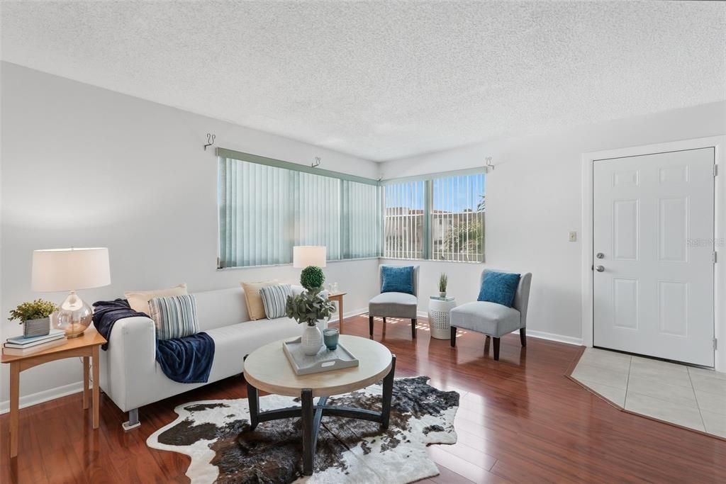 For Sale: $215,000 (2 beds, 2 baths, 1170 Square Feet)